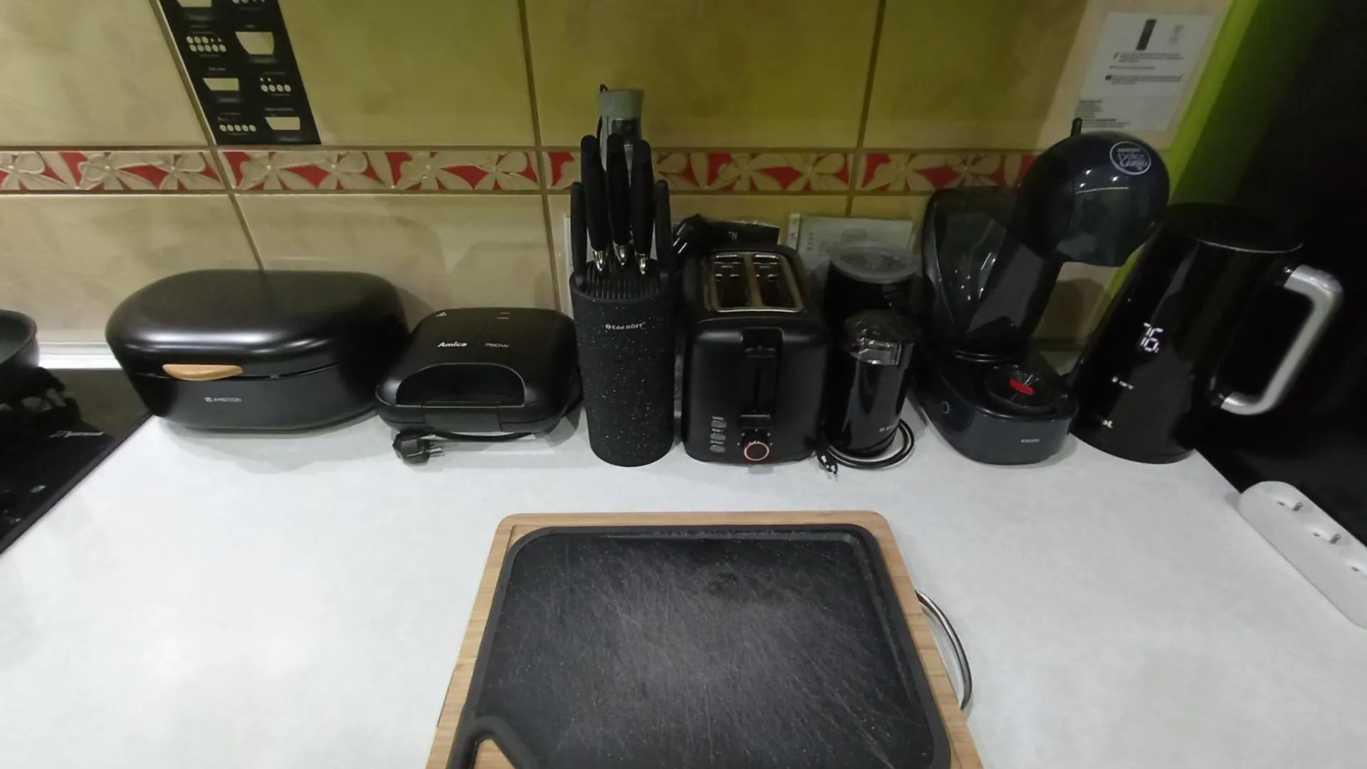APARTAMENT VENGE -CAŁE MIESZKANIE 46m2 NA WYŁĄCZNOŚĆ - Z JEDNĄ SYPIALNIĄ I JEDNYM SYPIALNO-SALONEM -3 PIĘTRO BEZ WINDY- REZERWACJA BEZ KARTY KREDYTOWEJ-KLIMATYZACJA-NETFLIX-2 ŁÓŻECZKA DZIECIĘCE-ŚNIADANIE XXL 30zł Wrocław Polska
