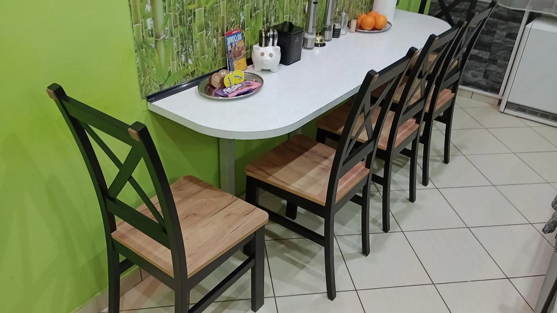 APARTAMENT VENGE -CAŁE MIESZKANIE 46m2 NA WYŁĄCZNOŚĆ - Z JEDNĄ SYPIALNIĄ I JEDNYM SYPIALNO-SALONEM -3 PIĘTRO BEZ WINDY- REZERWACJA BEZ KARTY KREDYTOWEJ-KLIMATYZACJA-NETFLIX-2 ŁÓŻECZKA DZIECIĘCE-ŚNIADANIE XXL 30zł Wrocław
