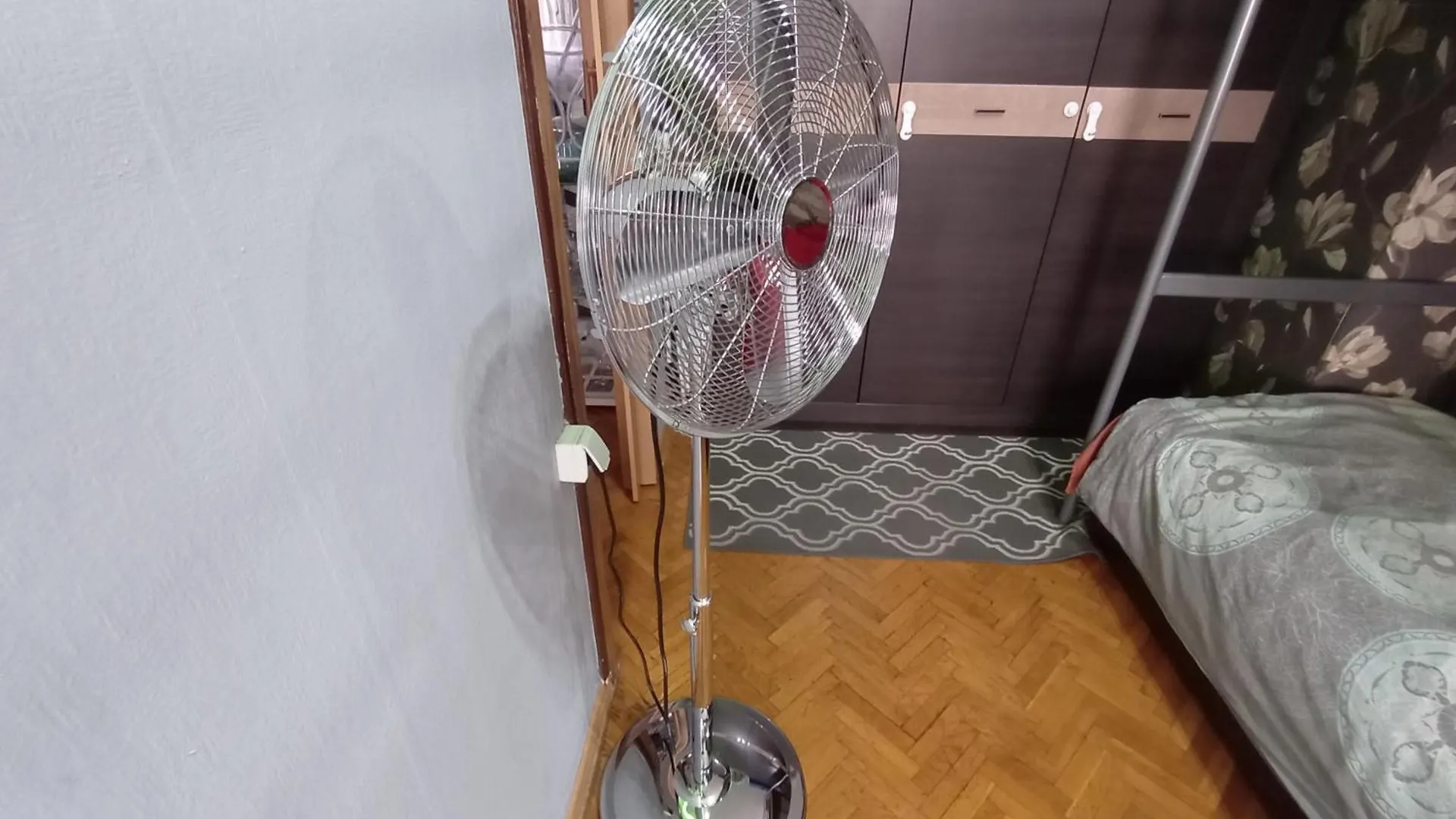 APARTAMENT VENGE -CAŁE MIESZKANIE 46m2 NA WYŁĄCZNOŚĆ - Z JEDNĄ SYPIALNIĄ I JEDNYM SYPIALNO-SALONEM -3 PIĘTRO BEZ WINDY- REZERWACJA BEZ KARTY KREDYTOWEJ-KLIMATYZACJA-NETFLIX-2 ŁÓŻECZKA DZIECIĘCE-ŚNIADANIE XXL 30zł Wrocław