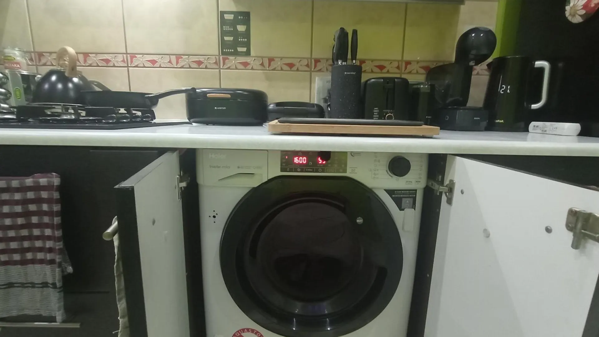 APARTAMENT VENGE -CAŁE MIESZKANIE 46m2 NA WYŁĄCZNOŚĆ - Z JEDNĄ SYPIALNIĄ I JEDNYM SYPIALNO-SALONEM -3 PIĘTRO BEZ WINDY- REZERWACJA BEZ KARTY KREDYTOWEJ-KLIMATYZACJA-NETFLIX-2 ŁÓŻECZKA DZIECIĘCE-ŚNIADANIE XXL 30zł Wrocław