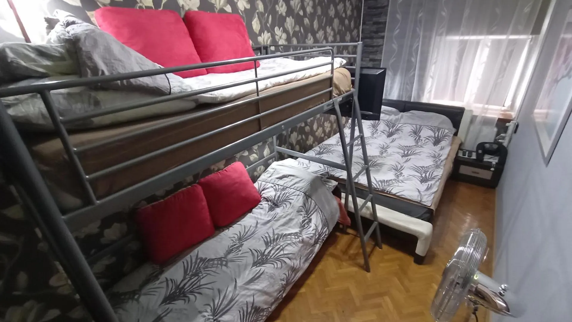 Apartament Venge -Cale Mieszkanie 46M2 Na Wylacznosc - Z Jedna Sypialnia I Jednym Sypialno-Salonem -3 Pietro Bez Windy- Rezerwacja Bez Karty Kredytowej-Klimatyzacja-Netflix-2 Lozeczka Dzieciece- Bezplatny Parking Publiczny Vratislav 0*,