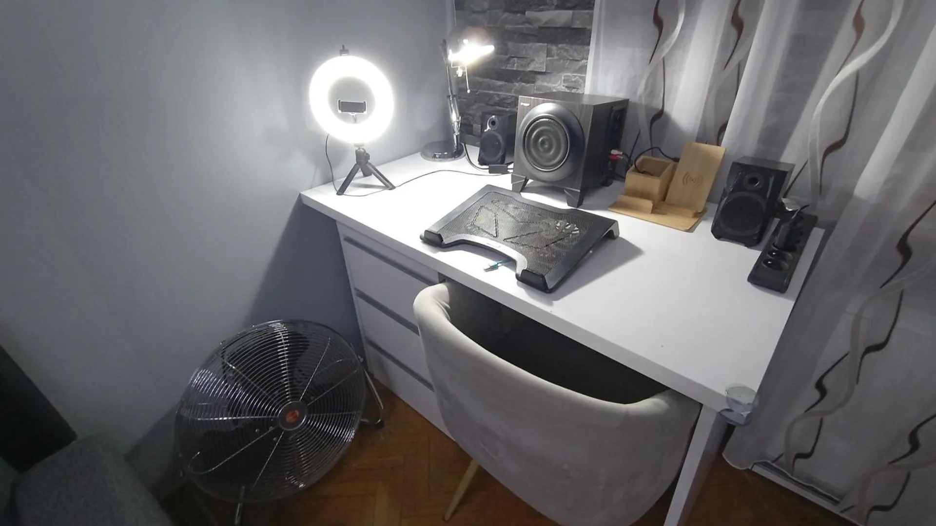 Apartmán Apartament Venge -Cale Mieszkanie 46M2 Na Wylacznosc - Z Jedna Sypialnia I Jednym Sypialno-Salonem -3 Pietro Bez Windy- Rezerwacja Bez Karty Kredytowej-Klimatyzacja-Netflix-2 Lozeczka Dzieciece- Bezplatny Parking Publiczny Vratislav Polsko