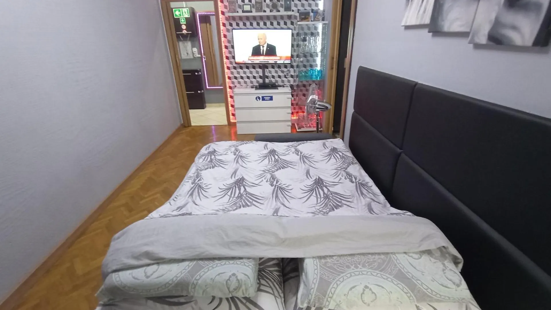 Apartament Venge -Cale Mieszkanie 46M2 Na Wylacznosc - Z Jedna Sypialnia I Jednym Sypialno-Salonem -3 Pietro Bez Windy- Rezerwacja Bez Karty Kredytowej-Klimatyzacja-Netflix-2 Lozeczka Dzieciece- Bezplatny Parking Publiczny Vratislav 0*,  Polsko